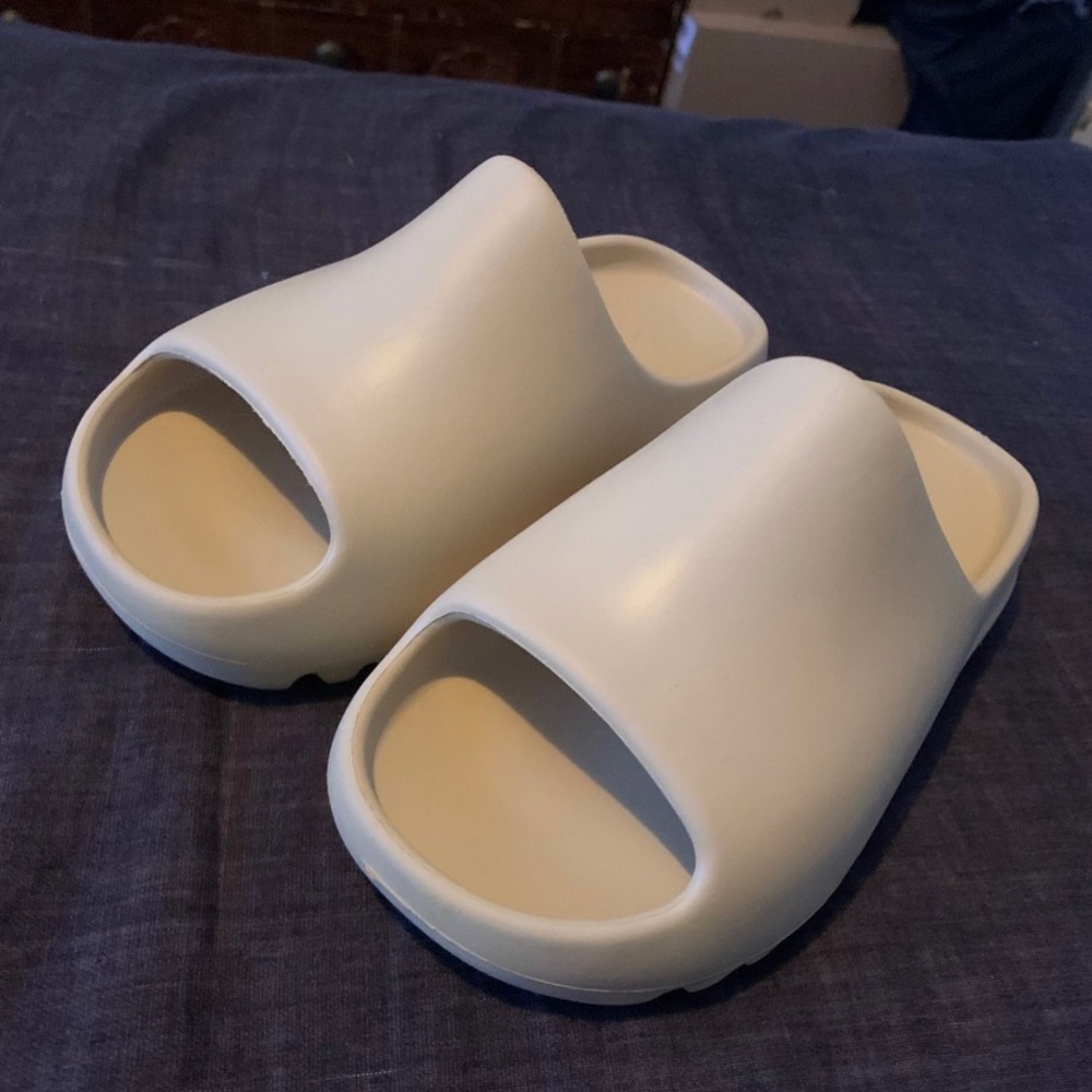 Yeezy slide sand